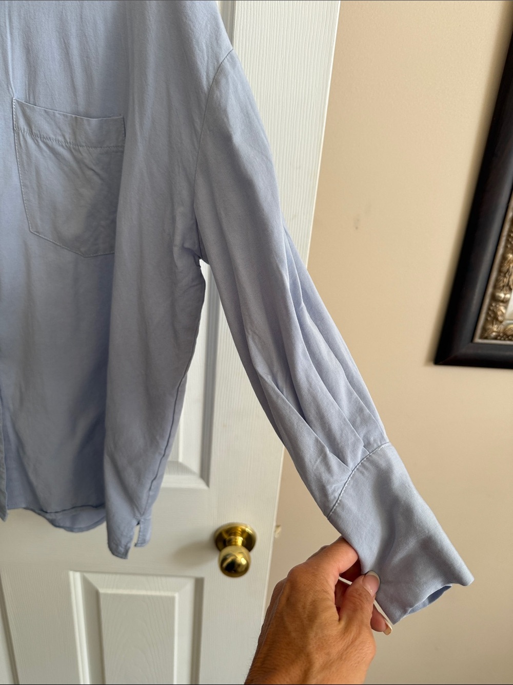 🌸 Woman’s light blue button down - Picture 5 of 7